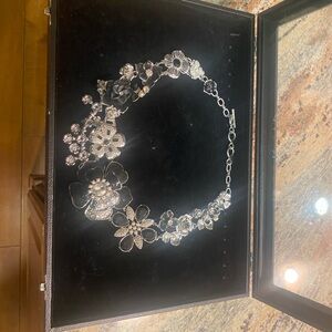 Elegant Silver and Black Floral Necklace